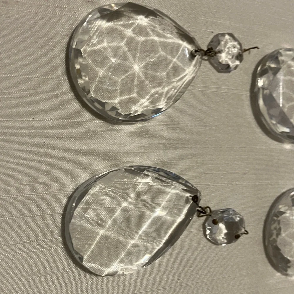 Set of 12. Vintage glass crystals 1.5” with hangers from older chandelier no - Picture 3 of 9